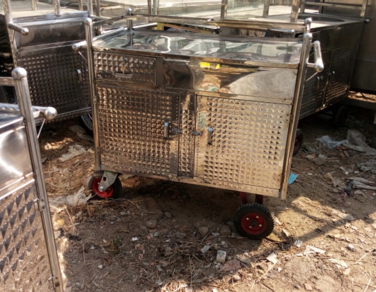 BÁN THANH LÝ XE BÁN CAFE, BÁN NƯỚC GIẢI KHÁT THẤP NGANG 100 Cm BẰNG INOX